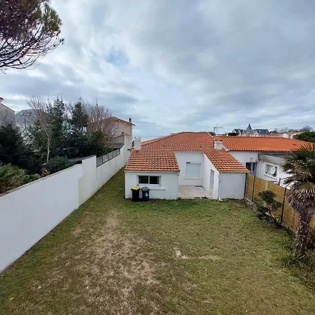 Maison Authentique 6 Pers, Du Pigeonnier, - Fr-1-550-87 Holiday home