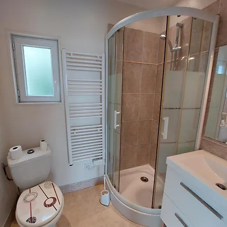 Holiday home Maison Authentique 6 Pers, Du Pigeonnier, - Fr-1-550-87